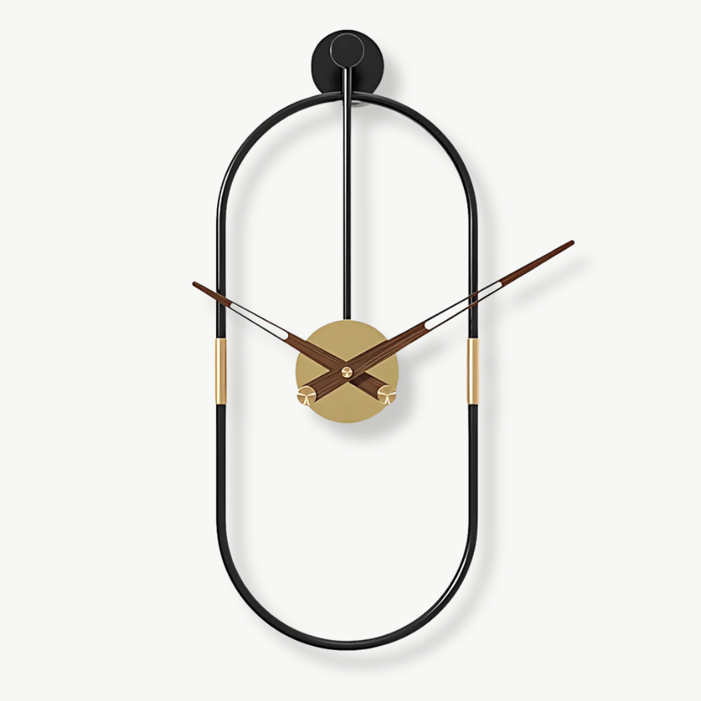 Owalny zegar ścienny metalowy 57 cm w nowoczesnym salonie