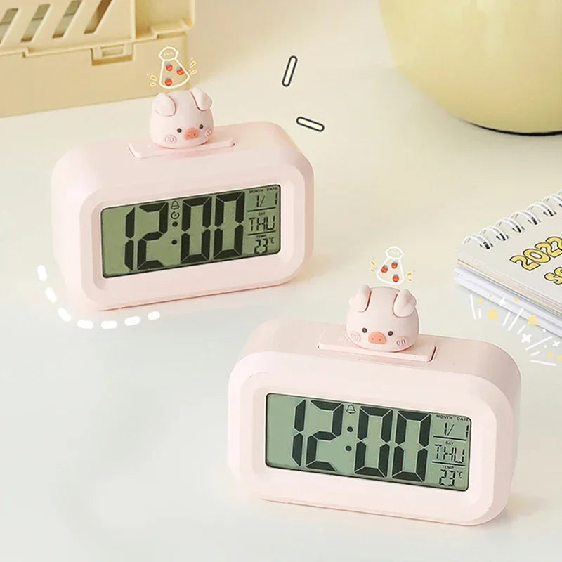 Budzik LED na baterie z wyświetlaczem cyfrowym - model świnka