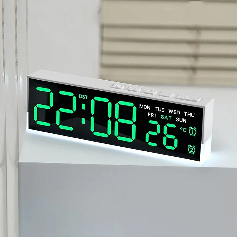 Budzik LED w kolorze białym i czarnym, wymiary 16,8 x 2,5 x 5,5 cm
