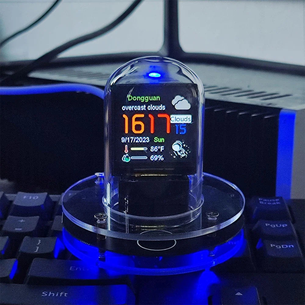 Lampy Nixie z kolorowym podświetleniem RGB w zegarze biurkowym