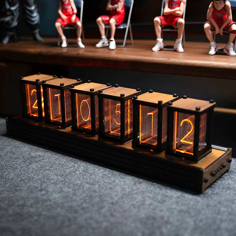 Zegar nixie widziany z boku - wymiary 33 x 8 x 9 cm