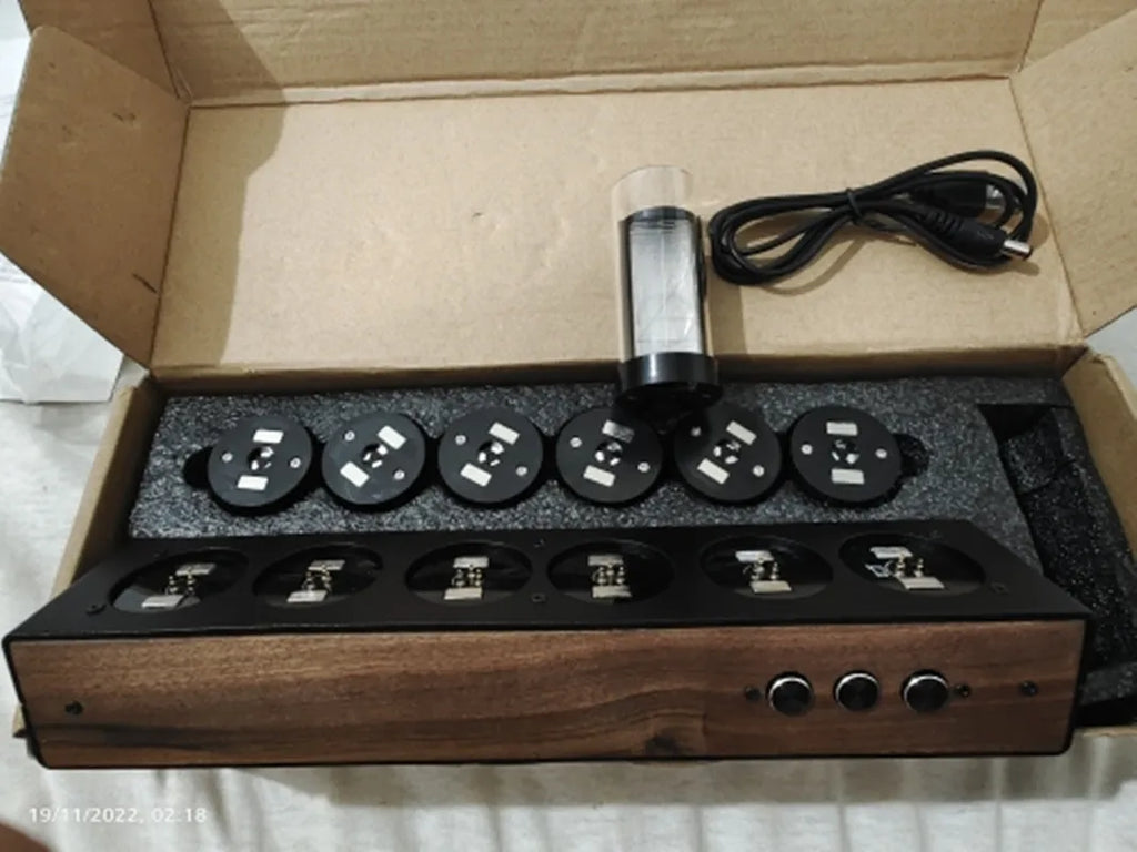 Zegar nixie drewniany vintage z podświetlanymi rurkami