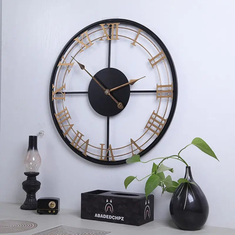 Duży zegar ścienny z cyframi rzymskimi - metalowy, 60 cm