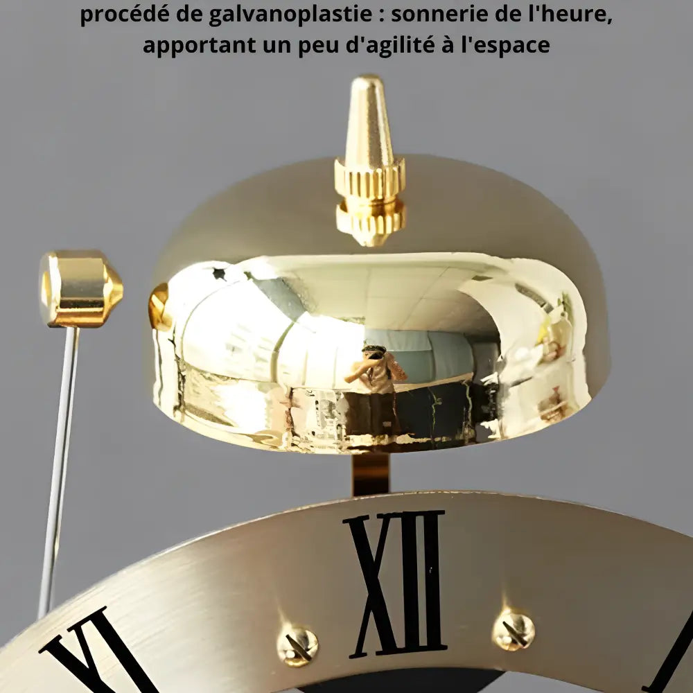 Zegar stojący mechaniczny Tempus Machina z drewna orzechowego i szkła