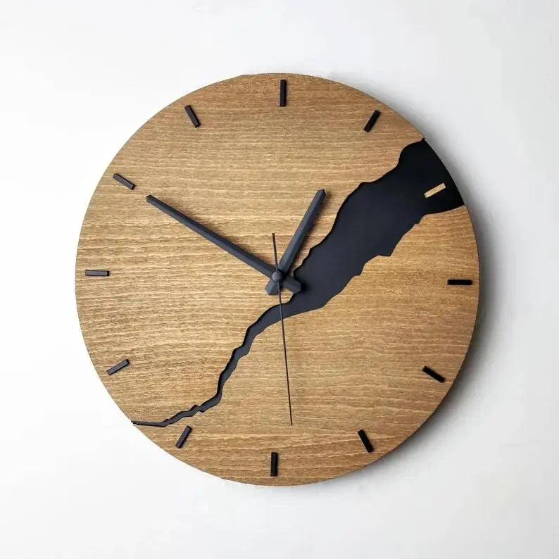 Zegar ścienny drewniany okrągły z pękniętą tarczą 30 cm