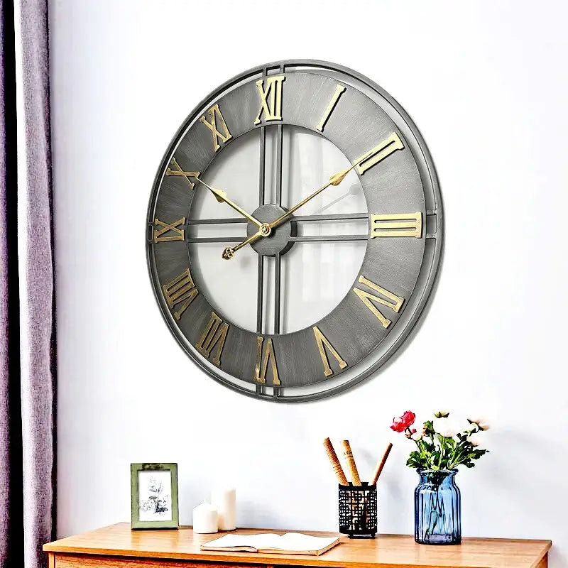 Detal tarczy zegara metalowego postarzanego w stylu loft