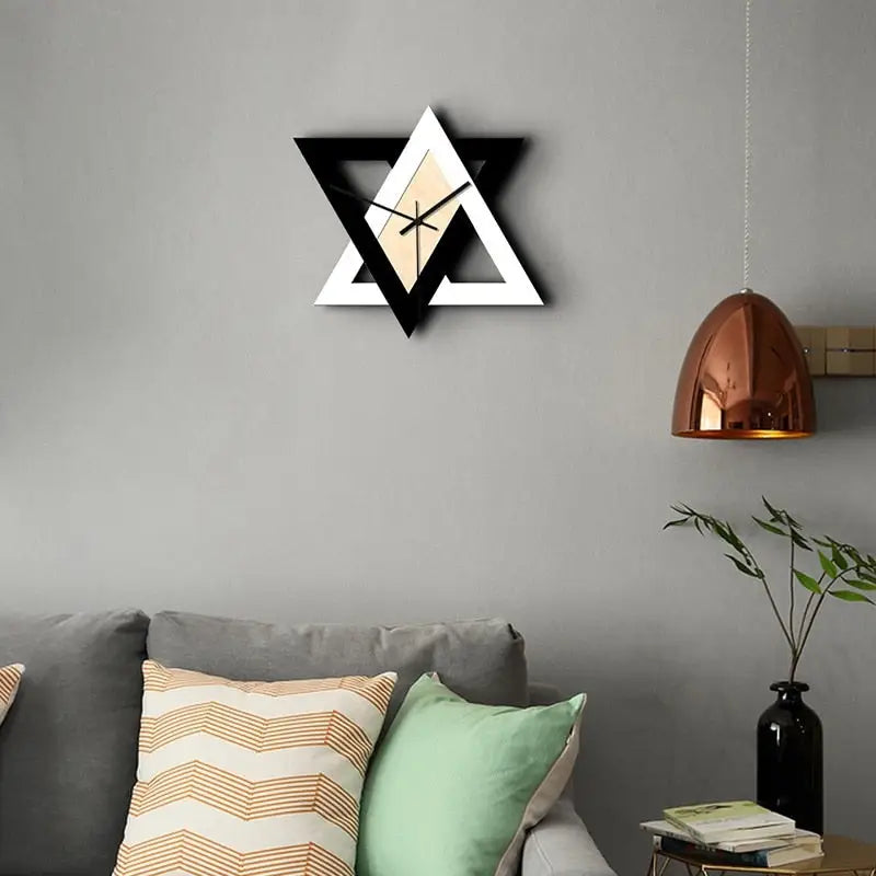 Geometryczny zegar ścienny czarno-biały do salonu