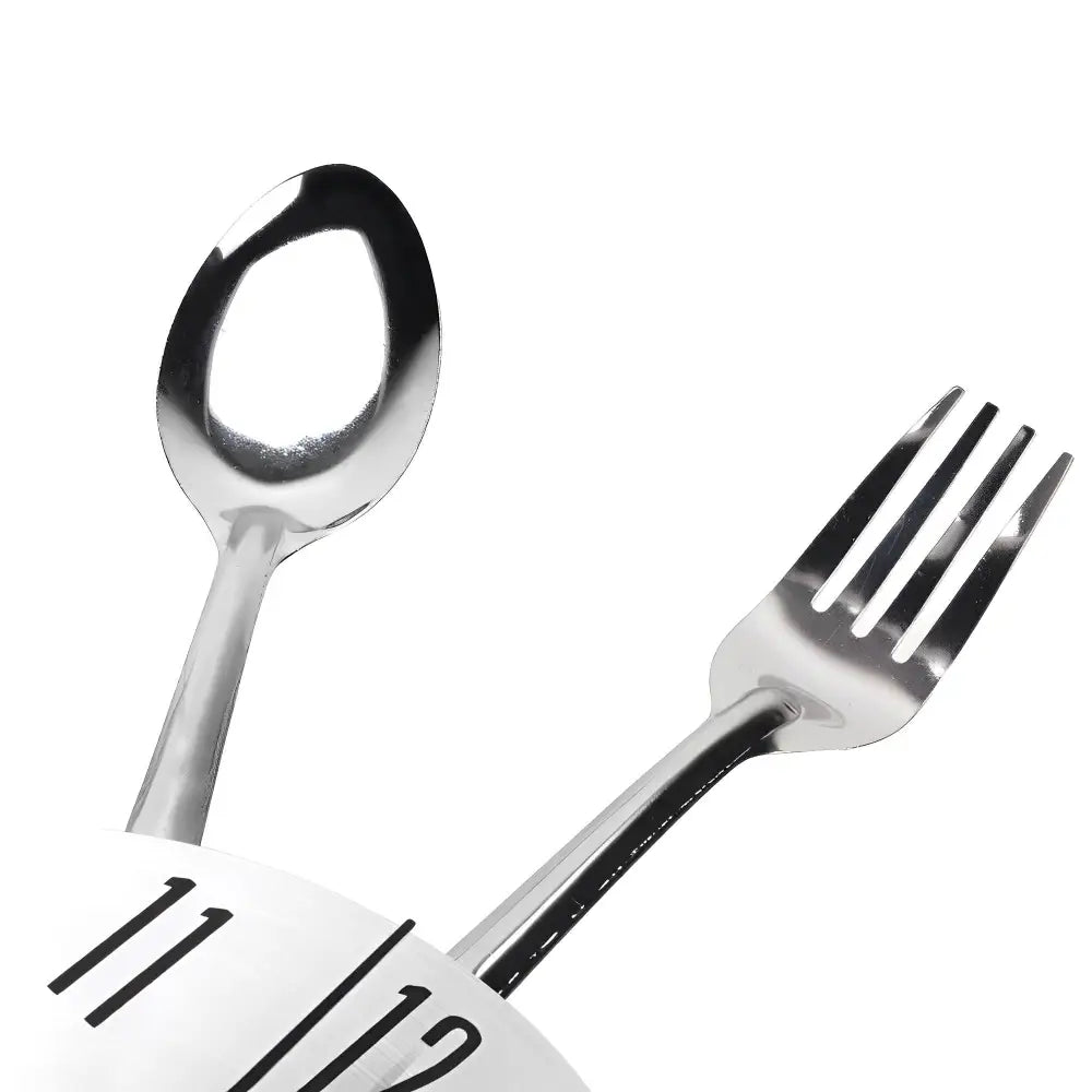 Dekoracyjny zegar metalowy do kuchni widok z przodu