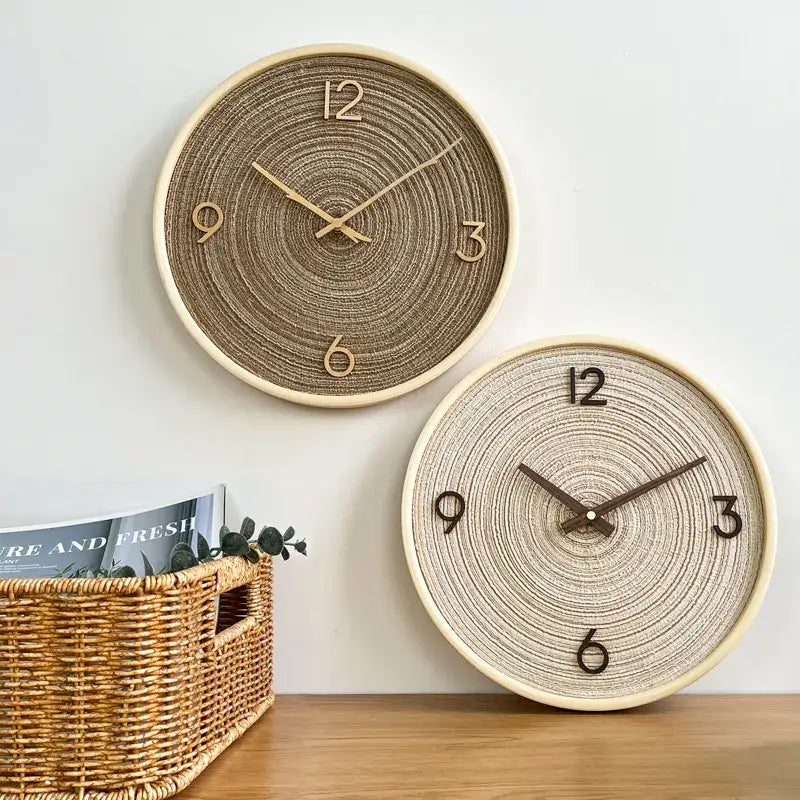 Minimalistyczny zegar drewniany na ścianę do salonu, kremowa biel 35 cm