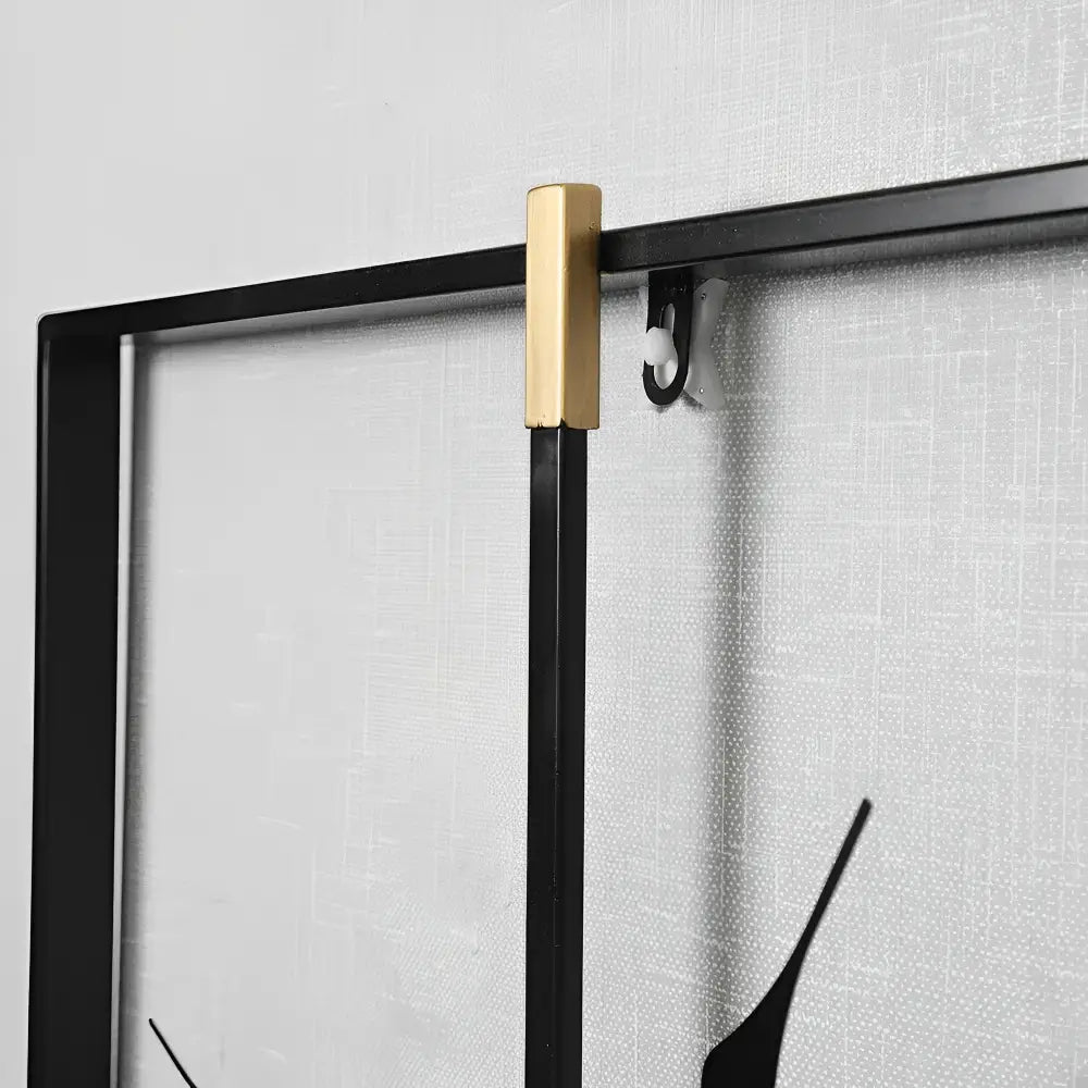 Kwadratowy zegar ścienny minimalistyczny czarno-złoty 60 cm
